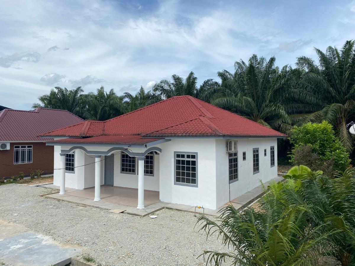 Cempaka Homestay Parit Raja Esterno foto